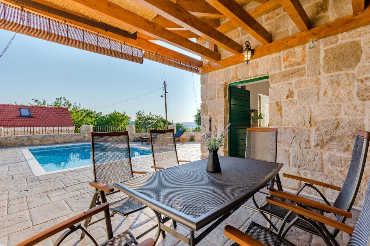 Holiday Home Rustic Kraljici Kültér fotó